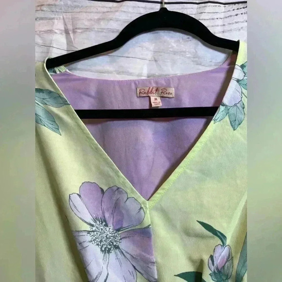 Rabbit rose V-neck, short sleeve, silky blouse - Picture 2 of 5